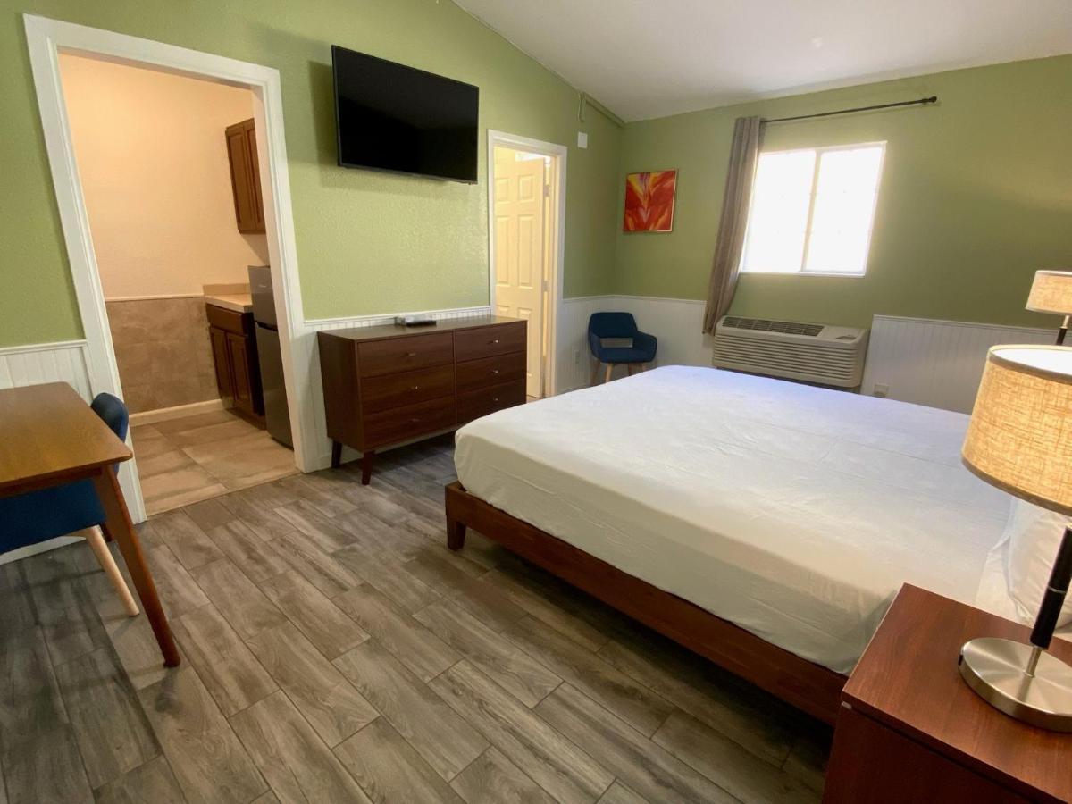 Europa Inn & Suites Desert Hot Springs Zewnętrze zdjęcie