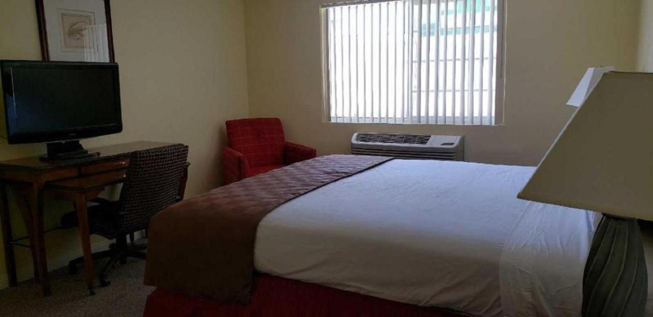 Europa Inn & Suites Desert Hot Springs Zewnętrze zdjęcie